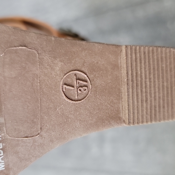 Heels - Picture 8 of 8